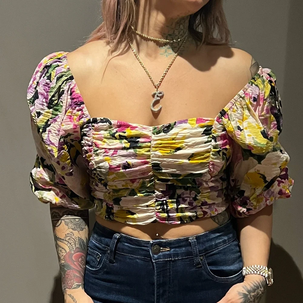 H&M pretty floral cropped blouse, size M - Picture 3 of 8